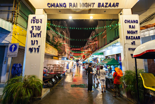 Night-Bazaar-at-Chiang-Rai, Thailand, travel with Joy