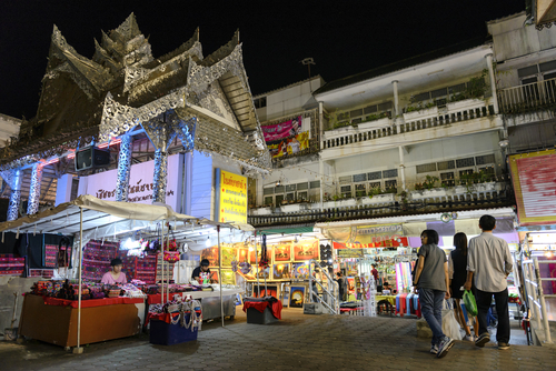 Night-Bazaar-at-Chiang-Rai, Thailand, travel with Joy