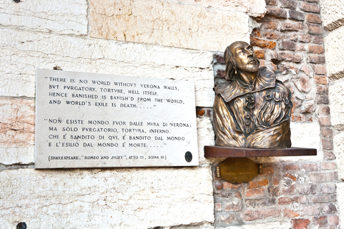 Plate with verse from Romeo and Juliet and Shakespeare bust in Verona, Veneto, Italy