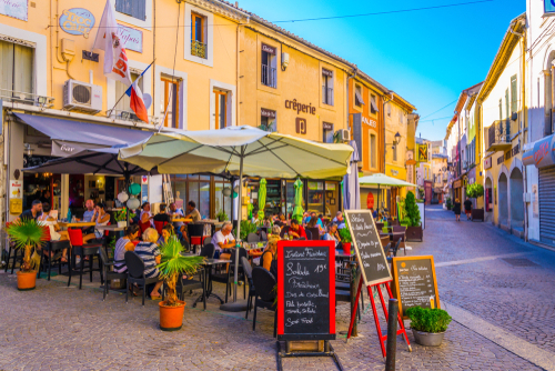 Narrow street in L'Isle sur la sorgue village in Provence, France