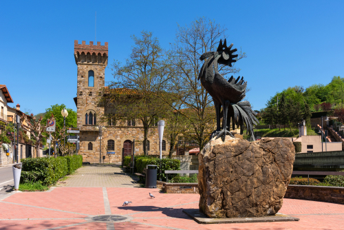 Greve in Chianti, the statue of a black rooster, the symbol of Chianti, Tuscany, Italy