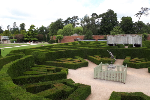 Malborough Maze, Blenheim Palace Maze with statue and hedges, a World Heritage Site in Woodstock, Oxfordshire, England, UK. Blenheim Palace is the residence of the Dukes of Malborough