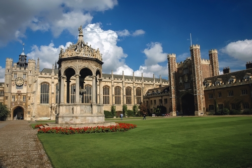 Fountain, Clock tower and Great Gate on Great Court Trinity College, constituent college of the University of Cambridge, England, UK