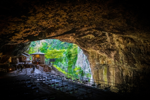 View of the Peak Cavern, also known as the Devil's Arse, Castleton, Peak District National Park, Derbyshire, England, UK