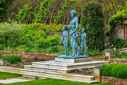 Kensington Palace is a royal residence set in Kensington Gardens. Statue of Diana, Princess of Wales (designed by Ian Rank-Broadley, 2021), London, England, United Kingdom