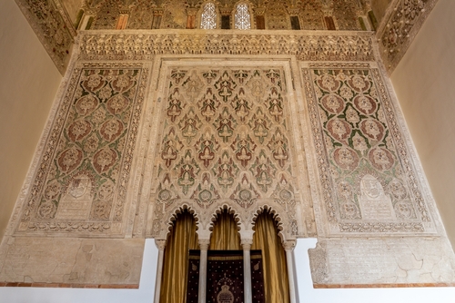 Synagogue of El Transito (now Sephardic Museum), Islamic-inspired prayer hall with altar and Holy Ark, rich Mudejar stucco decorations and inscriptions, Toledo, Castilla La Mancha, Spain
