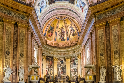 Interior view of the main nave at the San Fransisco el Grande Royal Basilica in Madrid, Spain