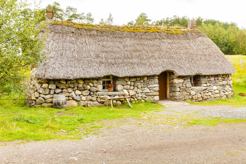 Traditional building of turf and thatch, at The Highland Folk Museum, Kingussie & Newtonmore, Cairngorms National Park, Perthshire, Scotland United Kingdom