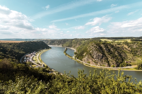 Scenic view of Unesco World Heritage Site Upper Middle Rhine Valley with Lorelei rock, Katz Castle and the town of St. Goarshausen, Rhineland-Palatinate, Germany