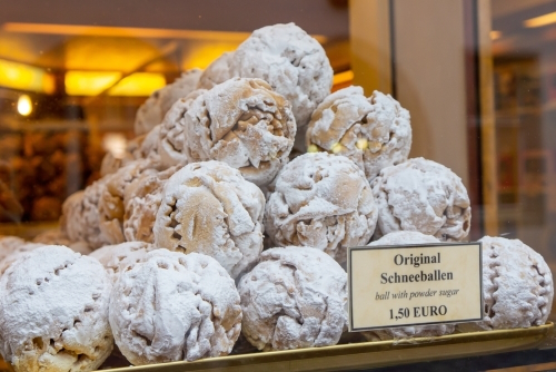 The famous sweet "Rotenburg snowball". German delicacy snowballs. Rothenburg an der Tauber, Bavaria, Germany