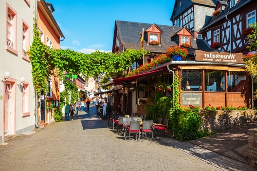 Restaurant in Rudesheim am Rhein city centre, winemaking town in the Rhine Valley, Rhineland-Palatinate, Germany