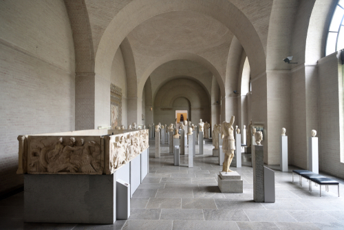 Interior view of the State Collections of Antiquities (Staatliche Antikensammlungen) in the Glyptothek museum in Munich, Bavaria, Germany. View with a collection of Corinthian vases on display